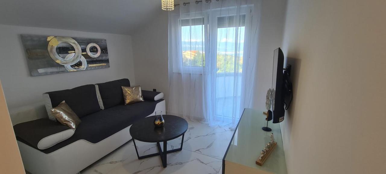 Apartments Rajna Čižići Екстериор снимка